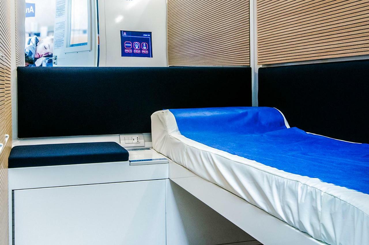 Готель Resting Pods - Zzzleepandgo Vrn Verona Airport Казелле-ді-Соммакампаньа Екстер'єр фото