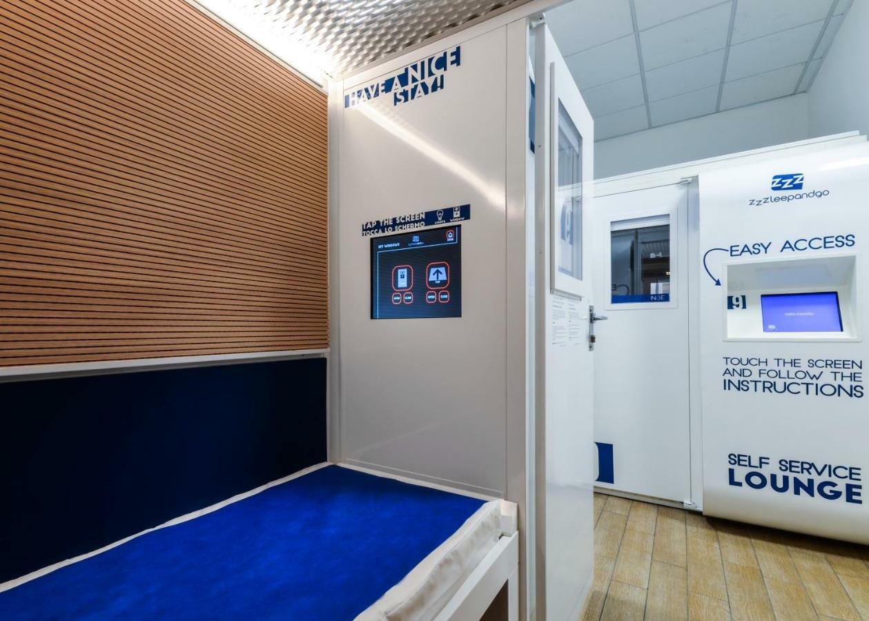 Готель Resting Pods - Zzzleepandgo Vrn Verona Airport Казелле-ді-Соммакампаньа Екстер'єр фото